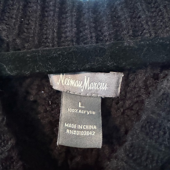 Neiman Marcus women’s black cable knit sweater, great condition. Size L - Picture 2 of 3